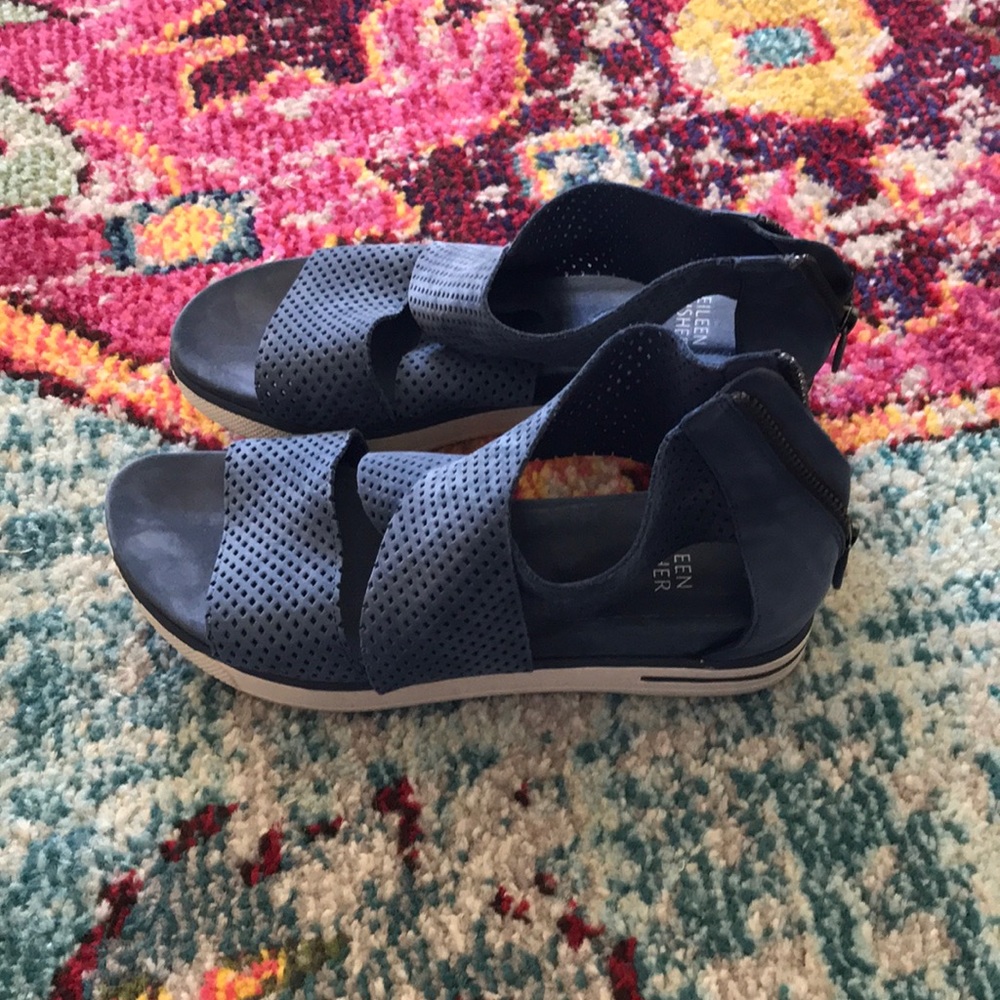Eileen Fisher Size 6 sandals in Blue